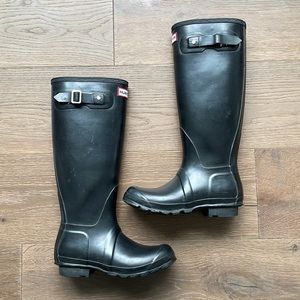 Original Tall HUNTER Rain Boots Matte Black Size 4M/5F left buckle missing